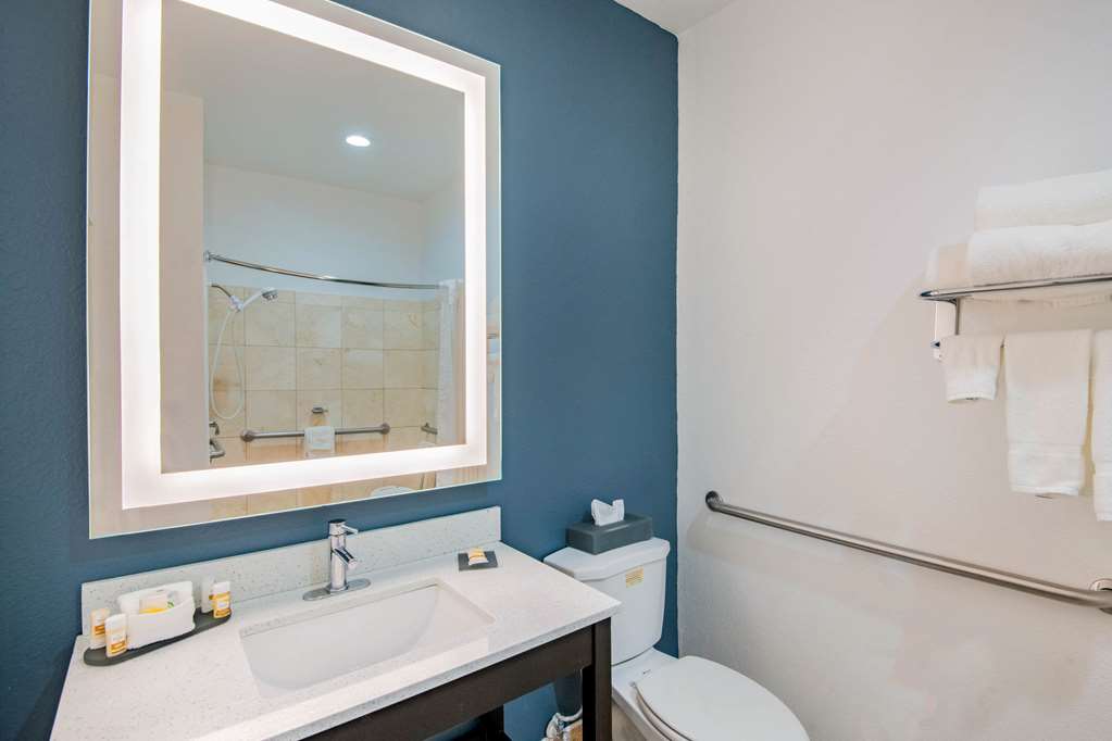La Quinta Inn & Suites by Wyndham Dalhart - photo 32