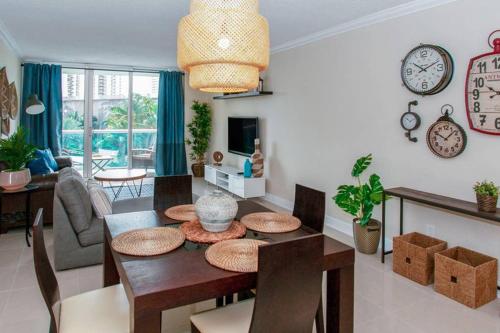 Beautiful Apartment Steps Away from the Beach — 4-Star Luxury Hotel in Miami Beach, United States