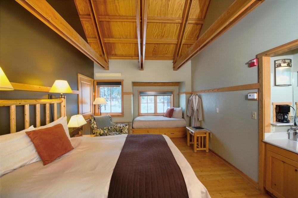 Sleeping Lady Mountain Resort & Spa - photo 6