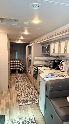 Private Cozy R V for your enjoyment — hotel in Tamiami