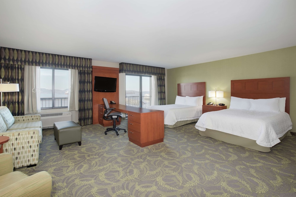 Hampton Inn and Suites Astoria - photo 10