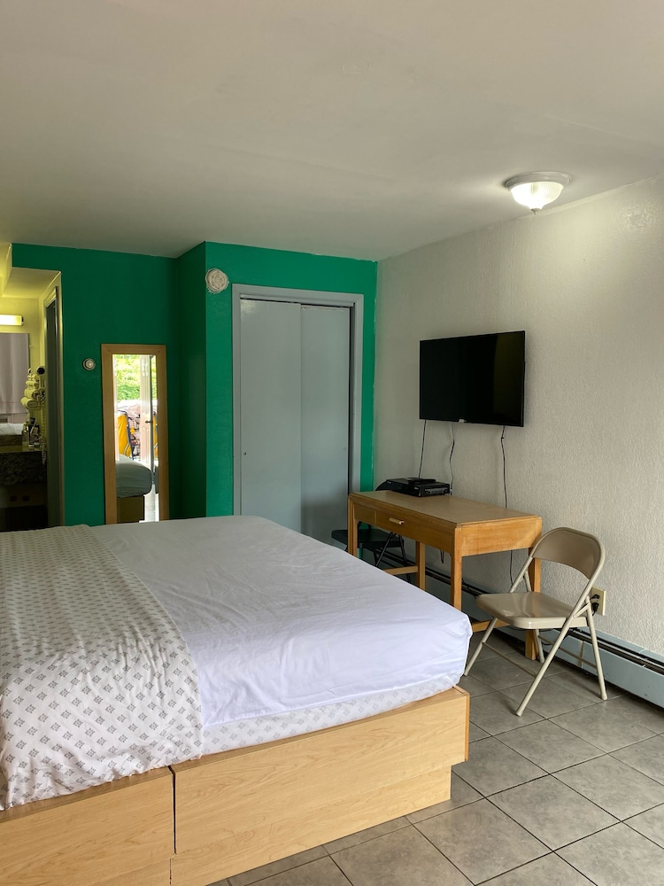 Tides Motor Inn at Stehli Beach - photo 5