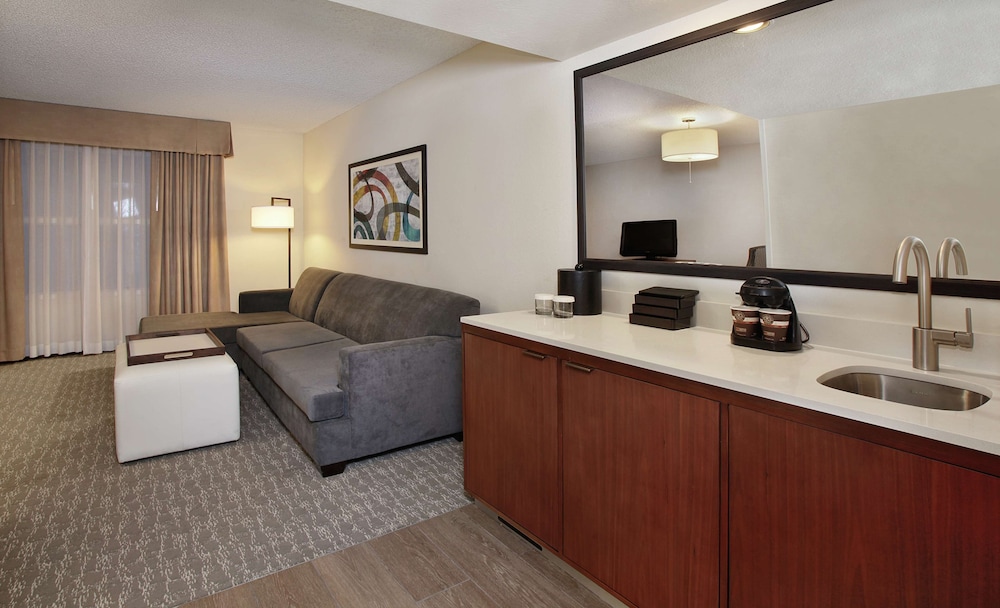Embassy Suites by Hilton Anaheim North - photo 9