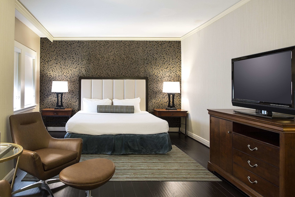 The Whitehall Houston - photo 14