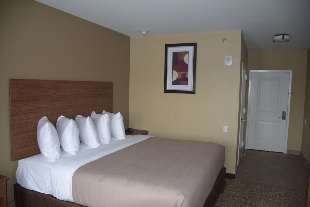 Astoria Delancy Inn and Suites - photo 17