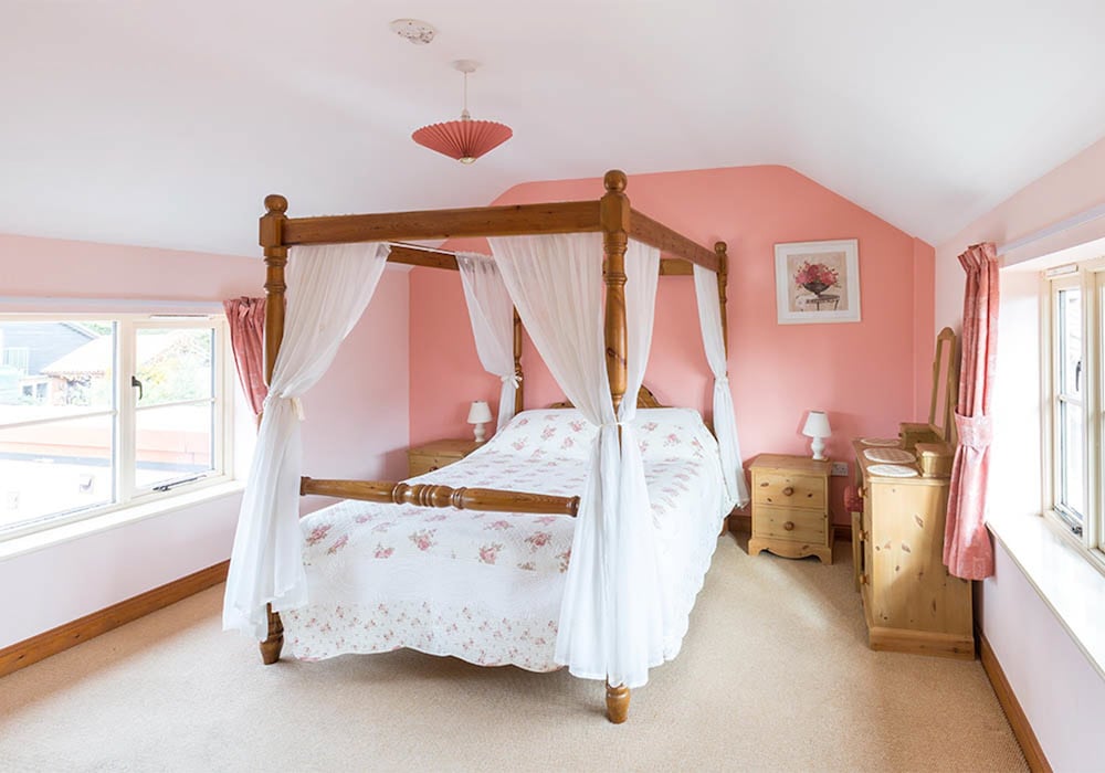 Damerons Farm Cottages — 4-Star Luxury Hotel in Ipswich, United Kingdom