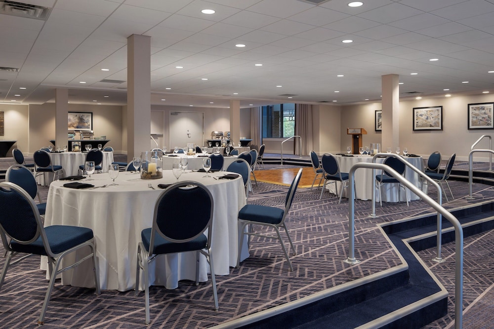 Sheraton Norfolk Waterside Hotel - photo 34