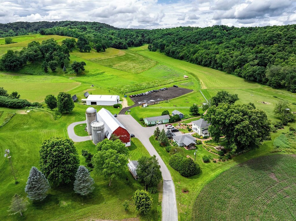 Justin Trails Resort LLC. - carbon neutral hotel in Sparta