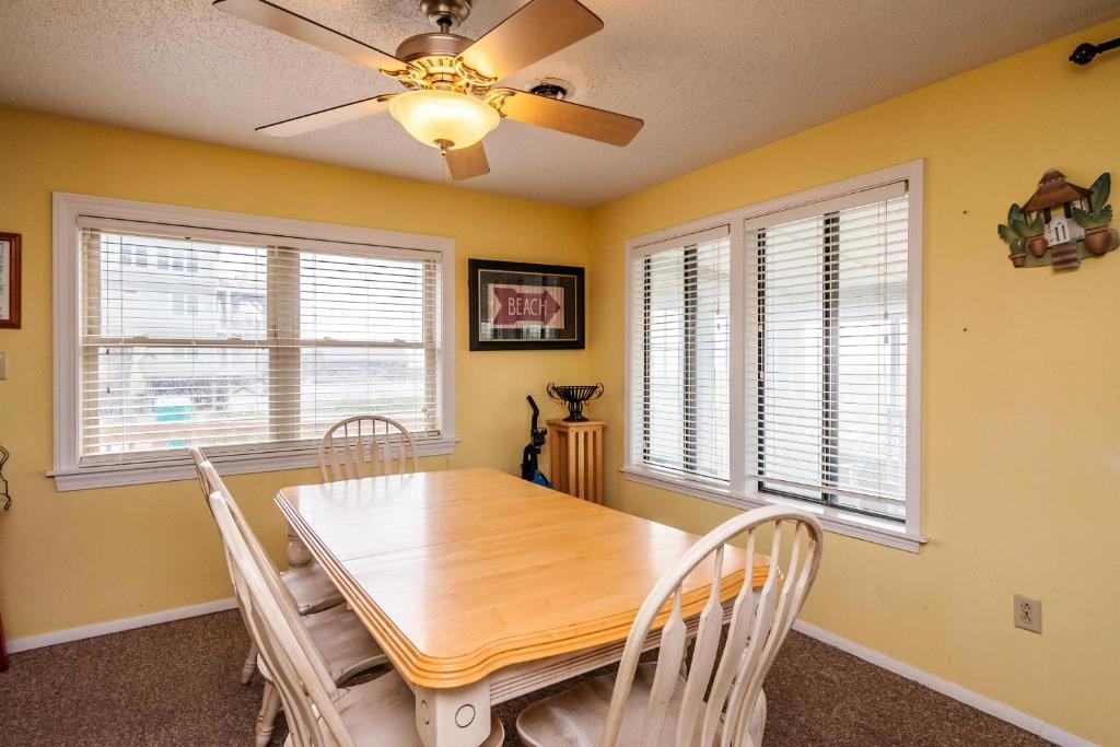 Beach Barn by Oak Island Accommodations - photo 2