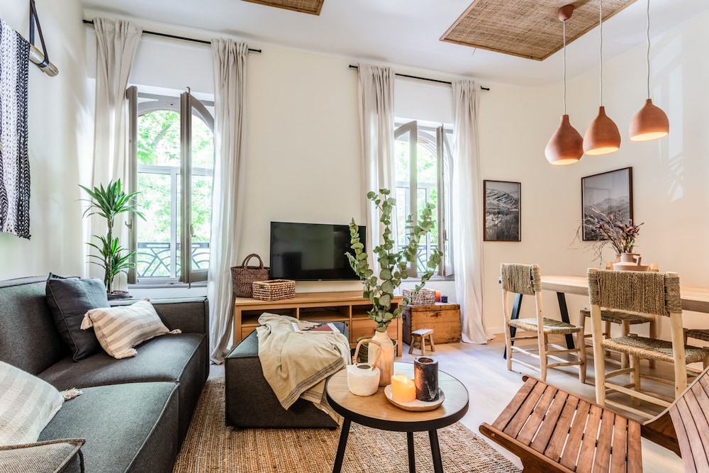 Tazrouk 2 Bedrooms and Office in Goya hotel Goya Madrid