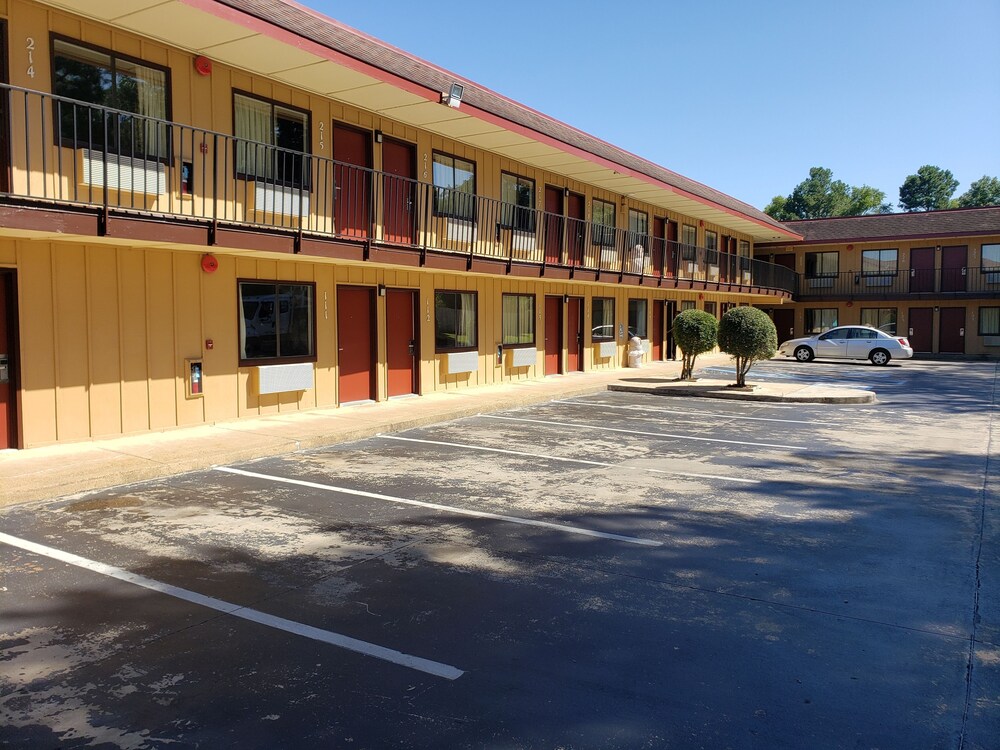 Super 7 Inn - photo 14