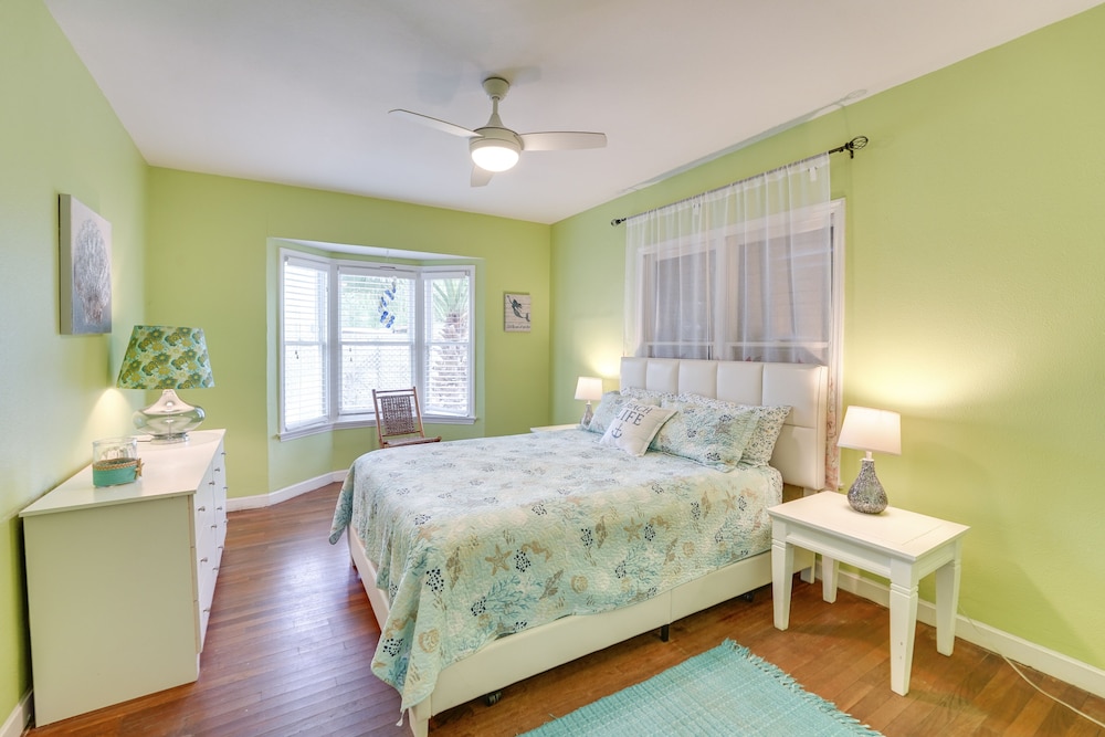 Vintage Corpus Christi Home 2 Blocks From Beach - photo 2