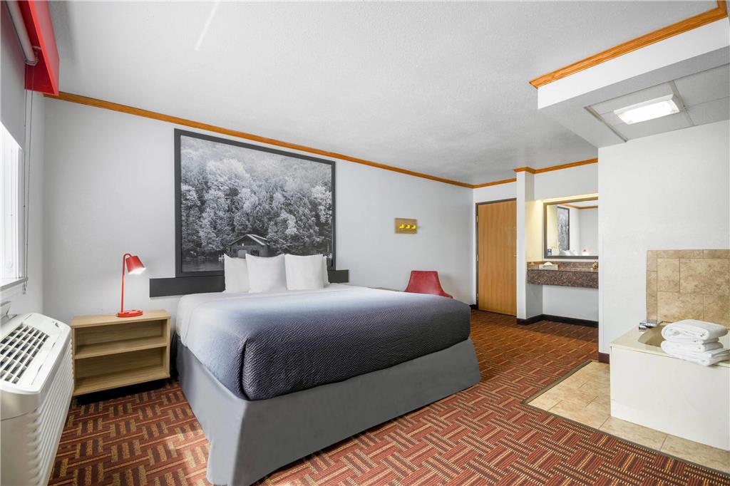 Super 8 by Wyndham Eveleth - photo 37