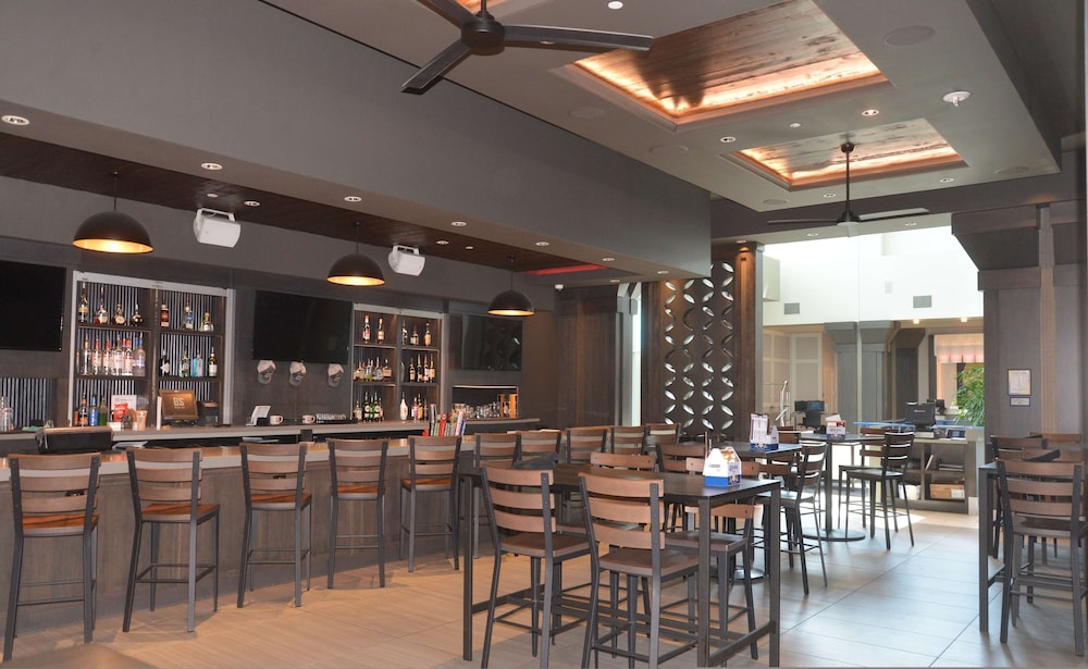 Embassy Suites by Hilton Kansas City Olathe - photo 39