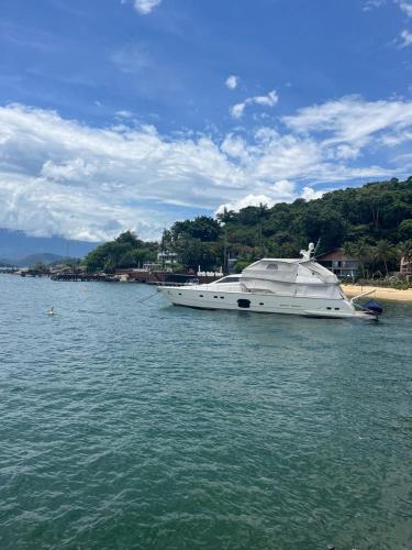 Mansão Em Praia Privativa Em Angra in Angra Dos Reis, Brasil