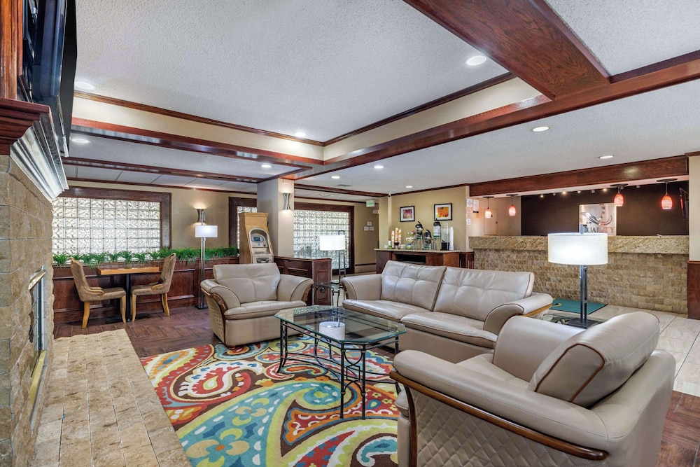 Quality Suites Addison Dallas — Addison — photo 4