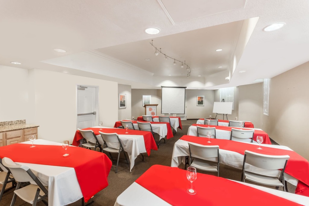 Howard Johnson Inn Victorville - photo 4