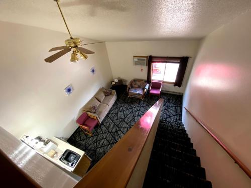 Woodlands Inn & Suites - photo 17