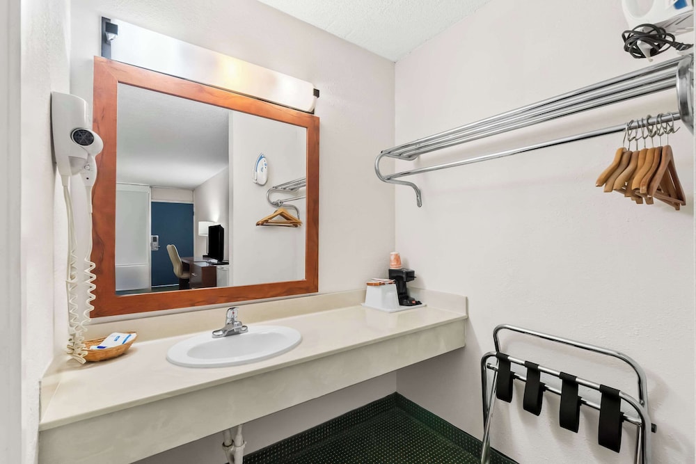 Americas Best Value Inn And Suites Dalton - photo 18