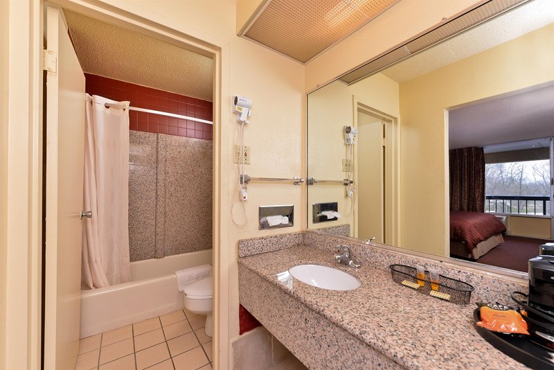 Country Hearth Inn & Suites Gainesville - photo 7