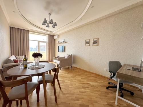 Panoramic City view Apartment with Playstation 5 — 4-Star Luxury Hotel in Baku, Azerbaijan