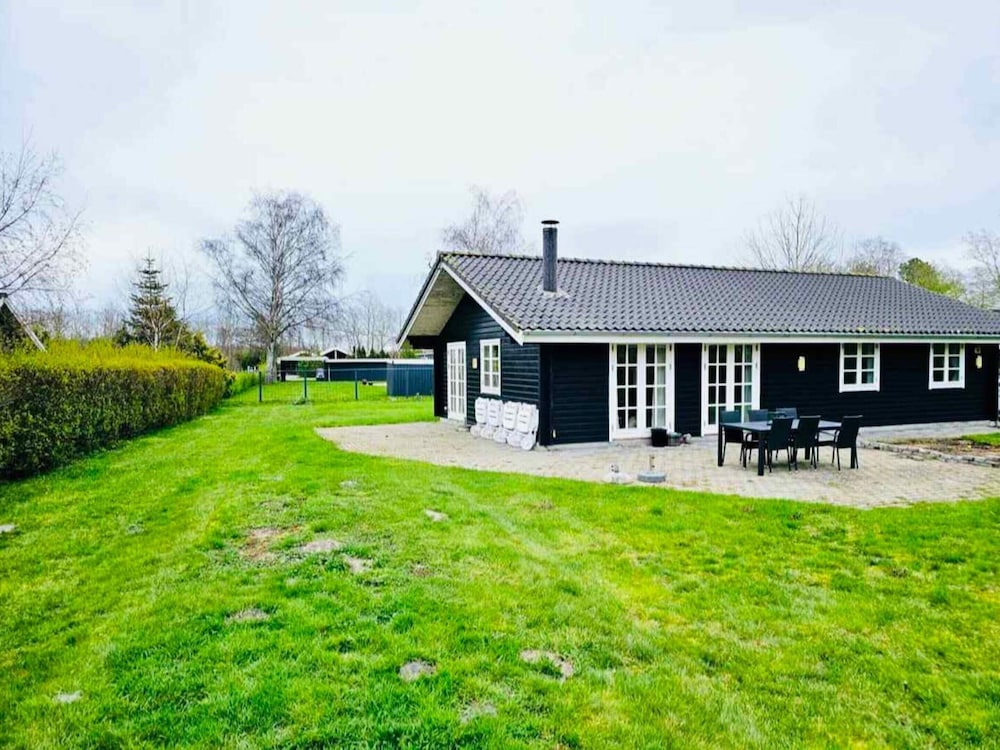 Lovely Cottage With Secluded Garden — 4-Star Luxury Hotel in Rodby, Denmark