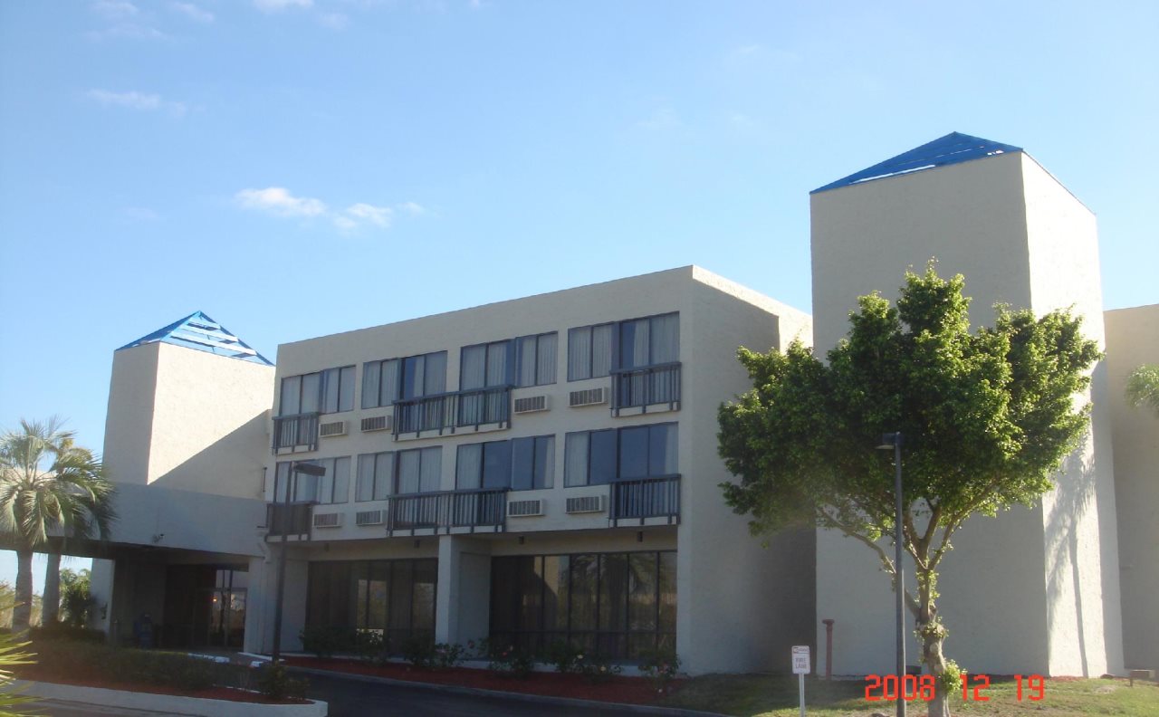 Port Labelle Inn And Conference Center — Labelle