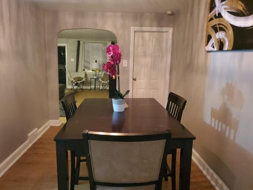 Tranquility Room by the Airport Shared space — hotel in Darby