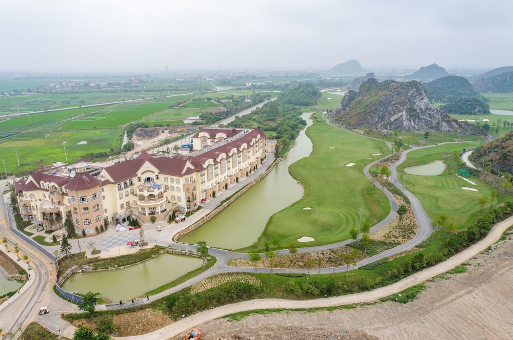 Legend Valley Hotel Ha Nam in Phu Ly, Vietnam