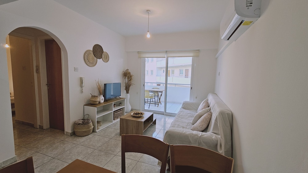 141 LCA Stay Miracle Apartment