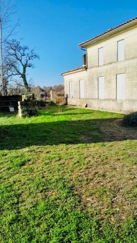 Gîte Terre d’Yzan pet-friendly hotel Saint-Yzan-De-Soudiac