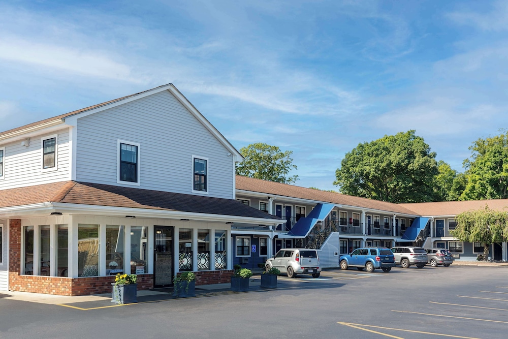 Knights Inn North Attleboro — Attleboro