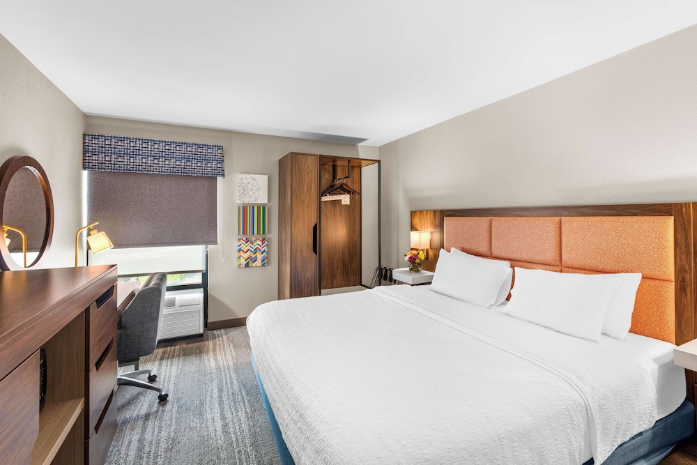 Hampton Inn Knoxville Airport - photo 6