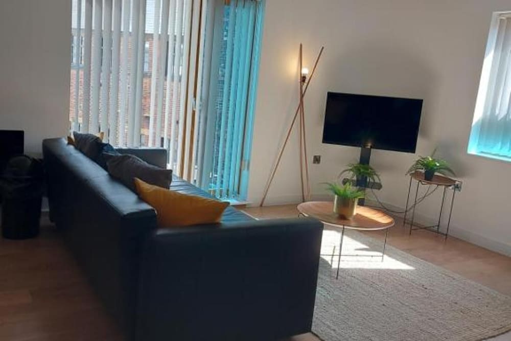 Modern 2 bed Apartment 12 Min Walk to Centre — 4-Star Luxury Hotel in Sheffield, United Kingdom