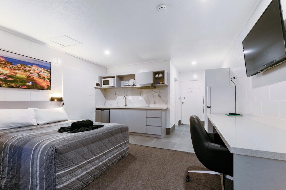 Aaron Motel — hotel near Gladstone Airport