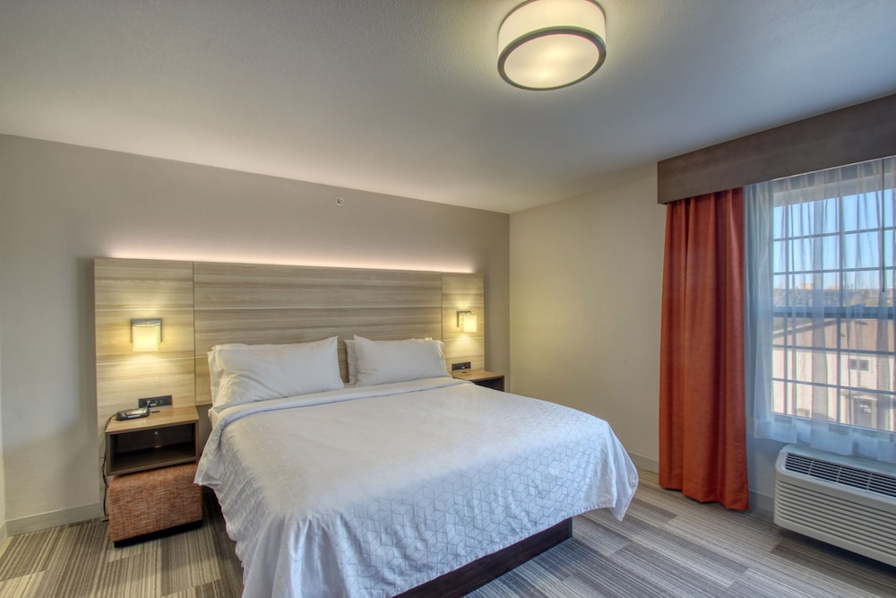 Holiday Inn Express Hotel & Suites Milwaukee Airport by IHG - photo 39
