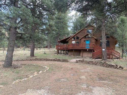 Monroe s Chateau with Hot Tub in Angel Fire, United States