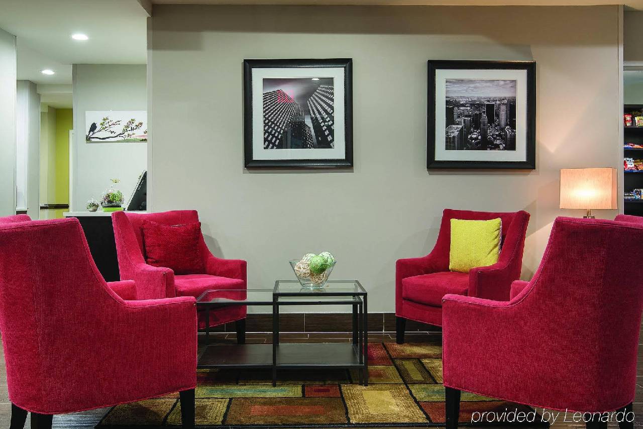 La Quinta Inn & Suites by Wyndham Brooklyn East - photo 11
