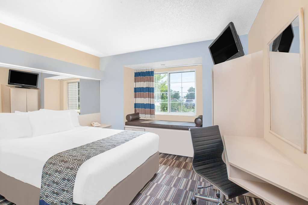 Microtel Inn & Suites By Wyndham Clear Lake - photo 7