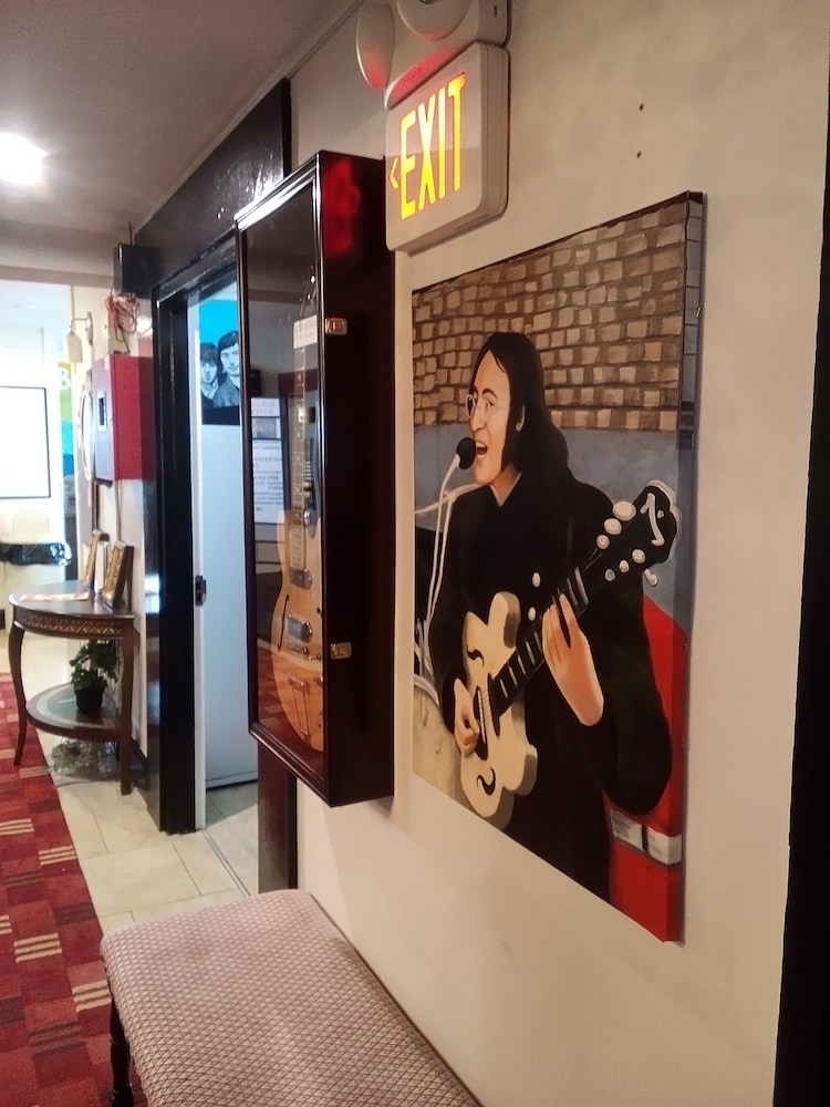 Broadway & Main Hotel - photo 9