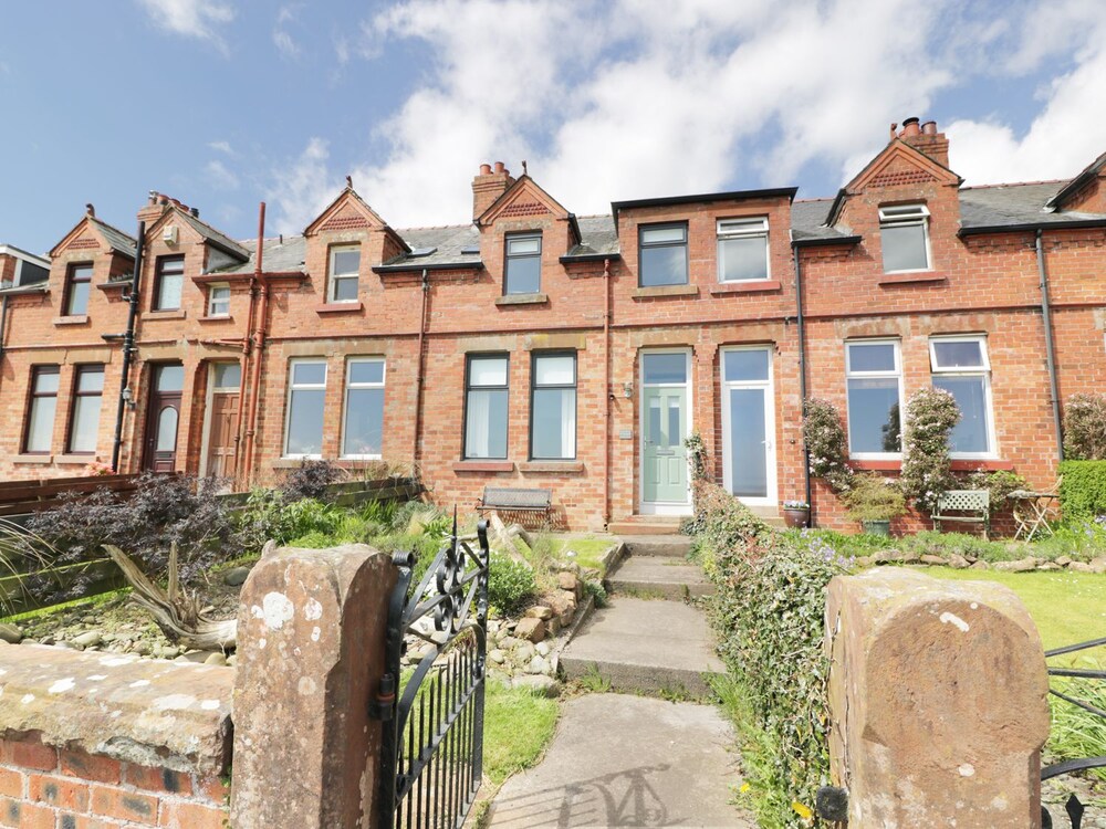 Pow Wow Shore Cottage — 4-Star Luxury Hotel in Annan, United Kingdom