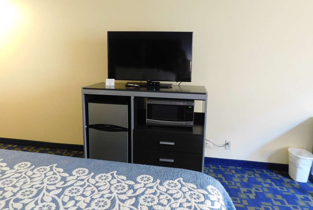 Days Inn & Suites by Wyndham Pocahontas - photo 14