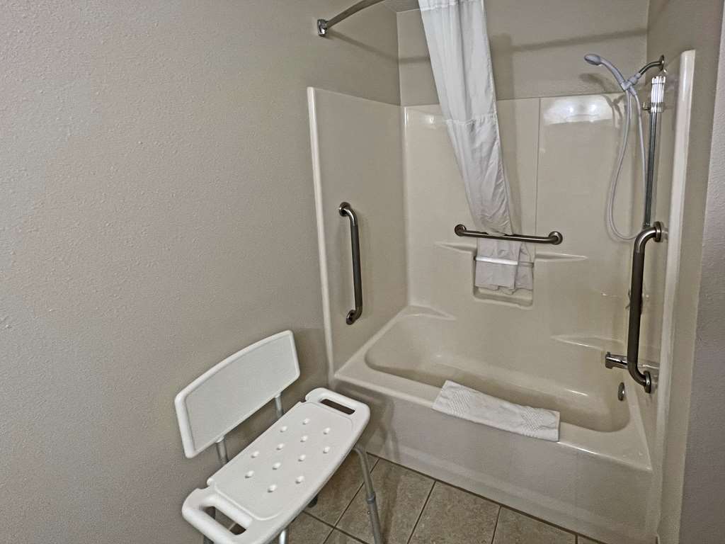 Quality Inn Mitchell I 90 - photo 9
