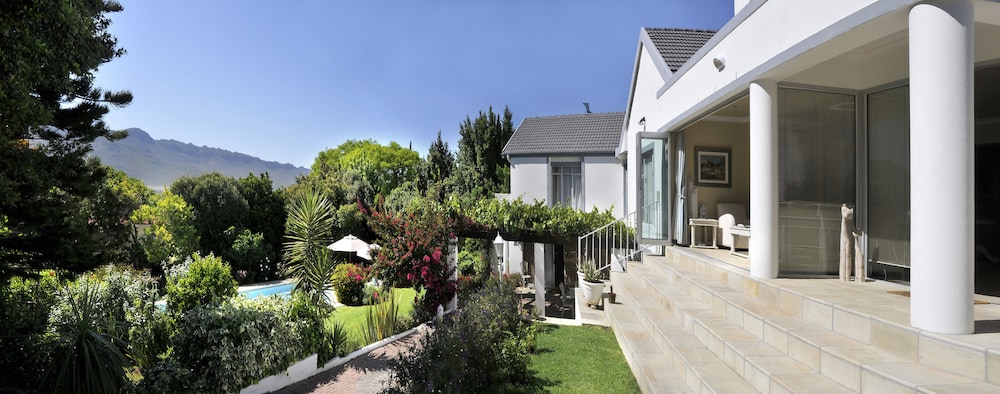 Alba House Bed & Breakfast — 4-Star Luxury Hotel in Paarl, South Africa