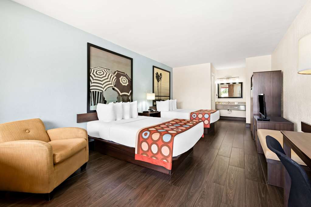 Super 8 by Wyndham Florida City Gateway to Keys Everglades - photo 21
