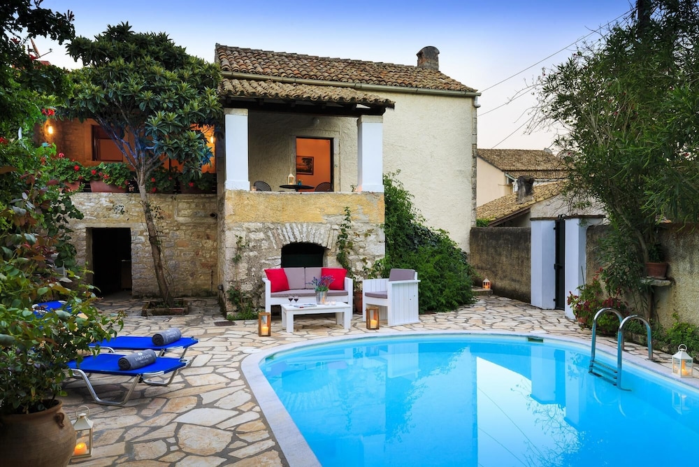 Diamantina in Agios Stefanos, Greece