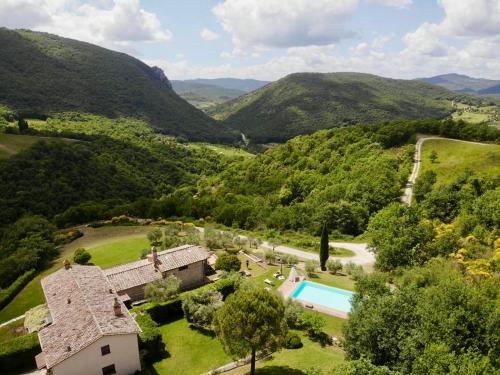 Modern Umbrian House with Swimming Pool M&M Holiday House — 4-Star Luxury Hotel in Perugia, Italy