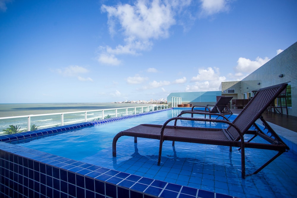 Confortável Flat com vista parcial do mar de Intermares — 4-Star Luxury Hotel in Cabedelo, Brasil