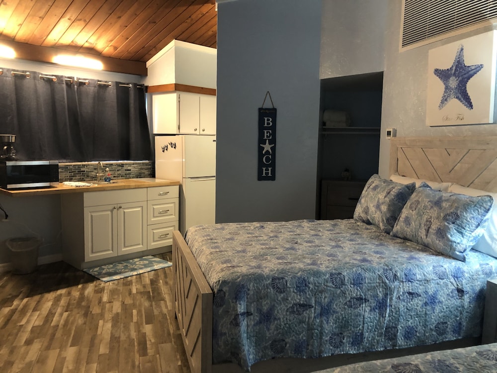 Kon Tiki Inn - photo 15