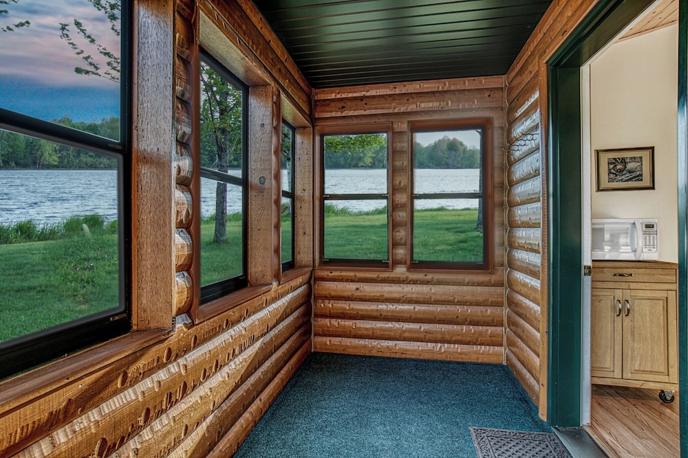 Lena's Northern Pines Resort - photo 10